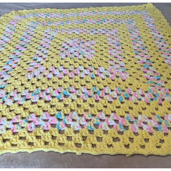 CROCHET BABY BLANKET PASTEL MULTI COLOR GRANNY SQUARE vintage chenille yarn supe - Picture 3 of 8